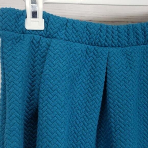 Cat & Jack Girls Chevron Textured Teal Skater Skirt XL 14/16 - Picture 4 of 8